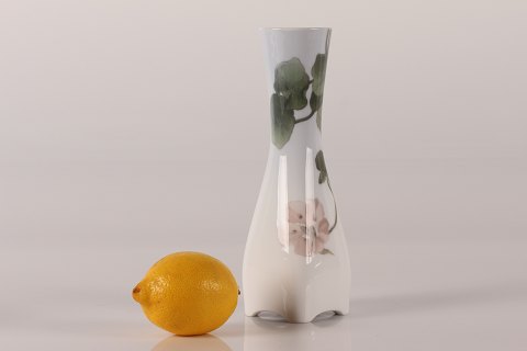 Royal Copenhagen
Art nouveau vase
Nr. 483/208