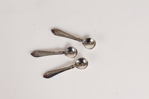 Georg Jensen
Antik
Små saltskeer
L 5,8 cm