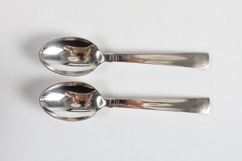 Georg Jensen
Blok Sølvbestik
Dessertskeer
L 17 cm