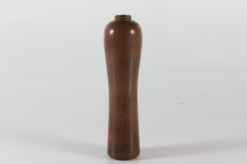 Gunnar Nylund
Rörstrand
Tall slender vase AUF
with haresfure glaze

